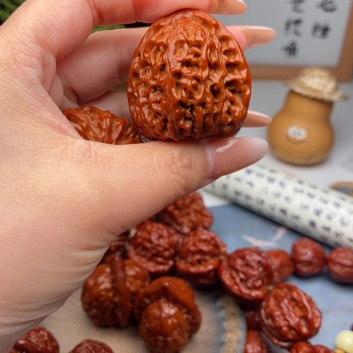 迷***途文玩核桃吊坠南疆石头好对儿