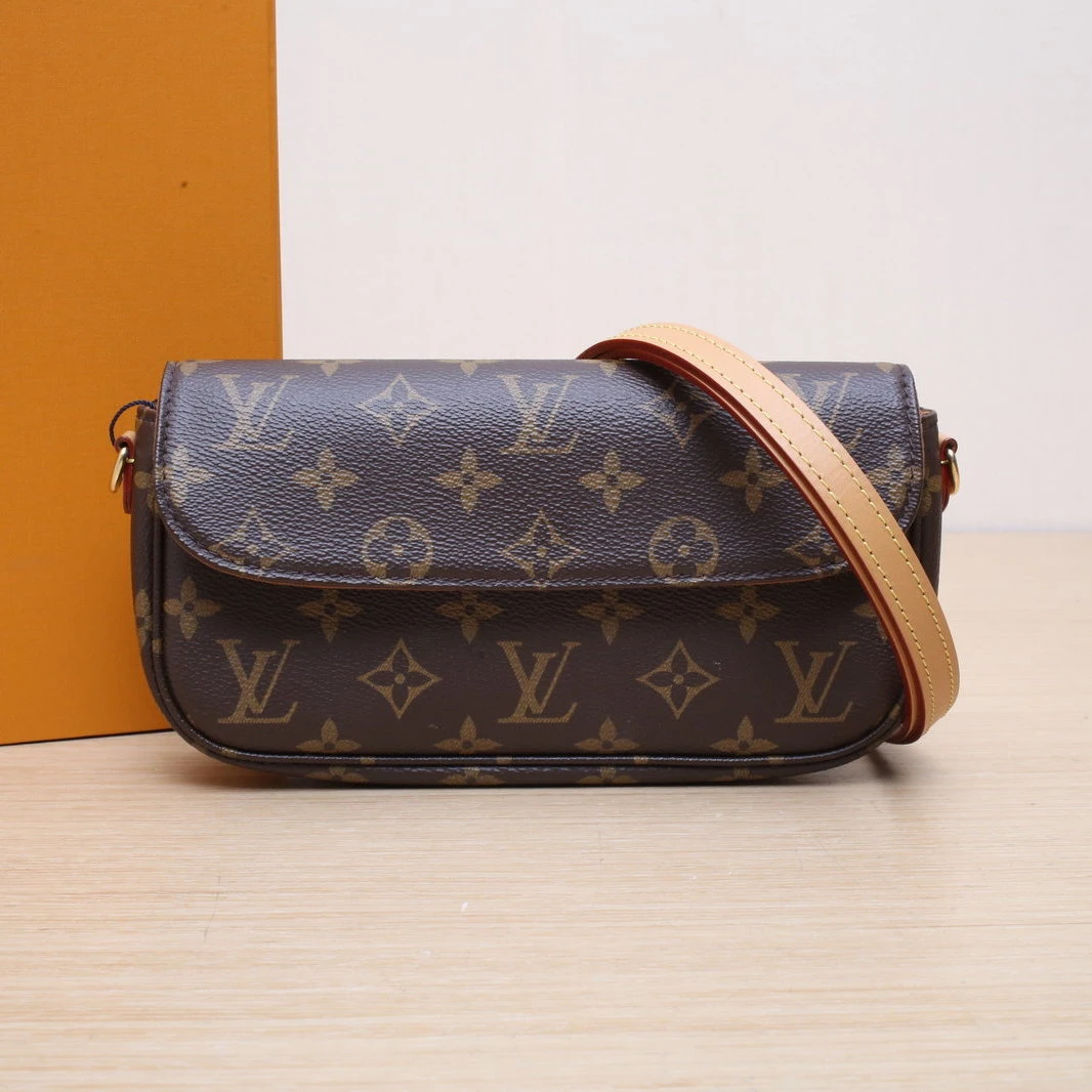 95新 LouisVuitton/路易威登 【娇】IVY 链条腋下包 老花 602796