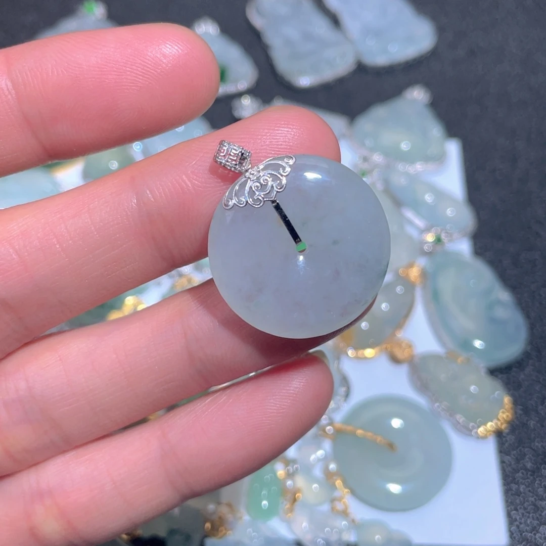 翡翠颈饰18K金镶嵌翡翠