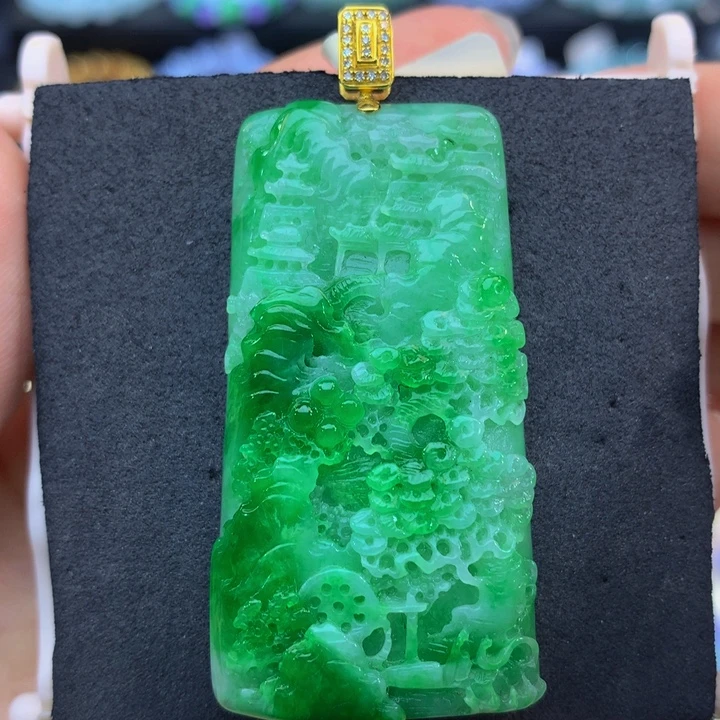翡翠18K金镶嵌颈饰翡翠
