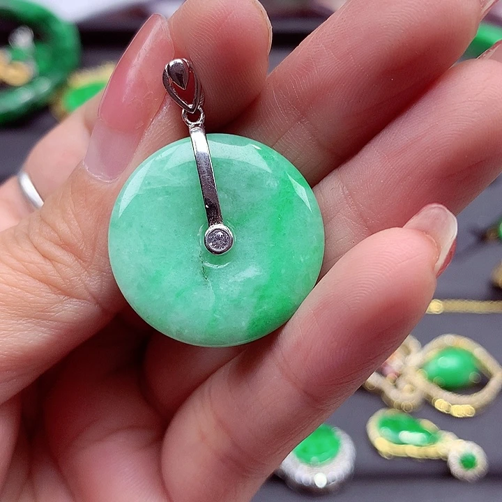 翡翠颈饰银S925镶嵌翡翠