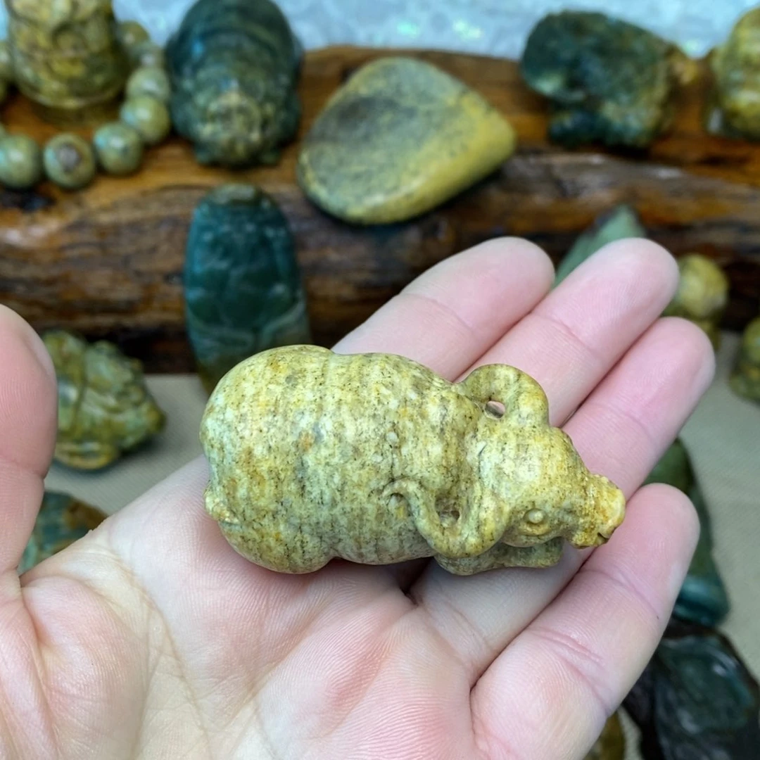 颈饰未镶嵌岫岩河磨玉（透闪石质玉）