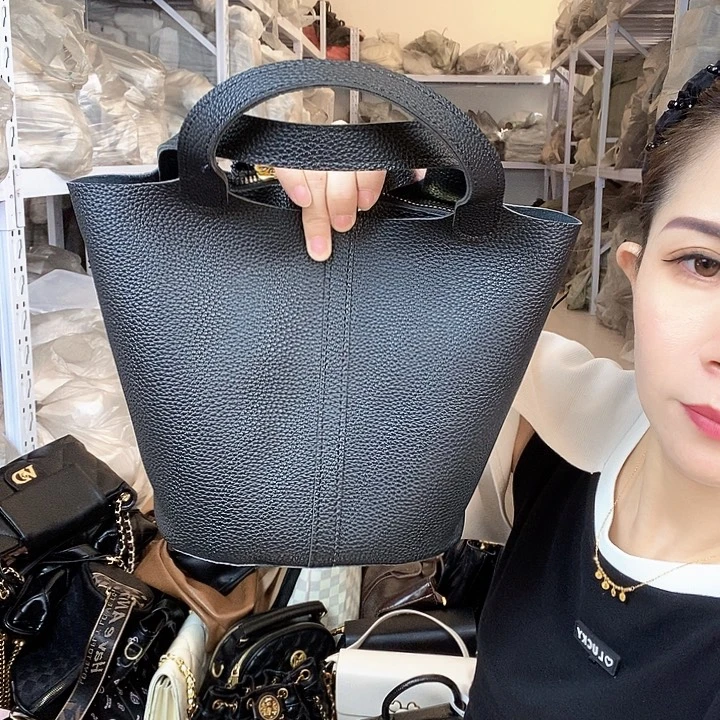 蚕丝小牛剖层皮革PU