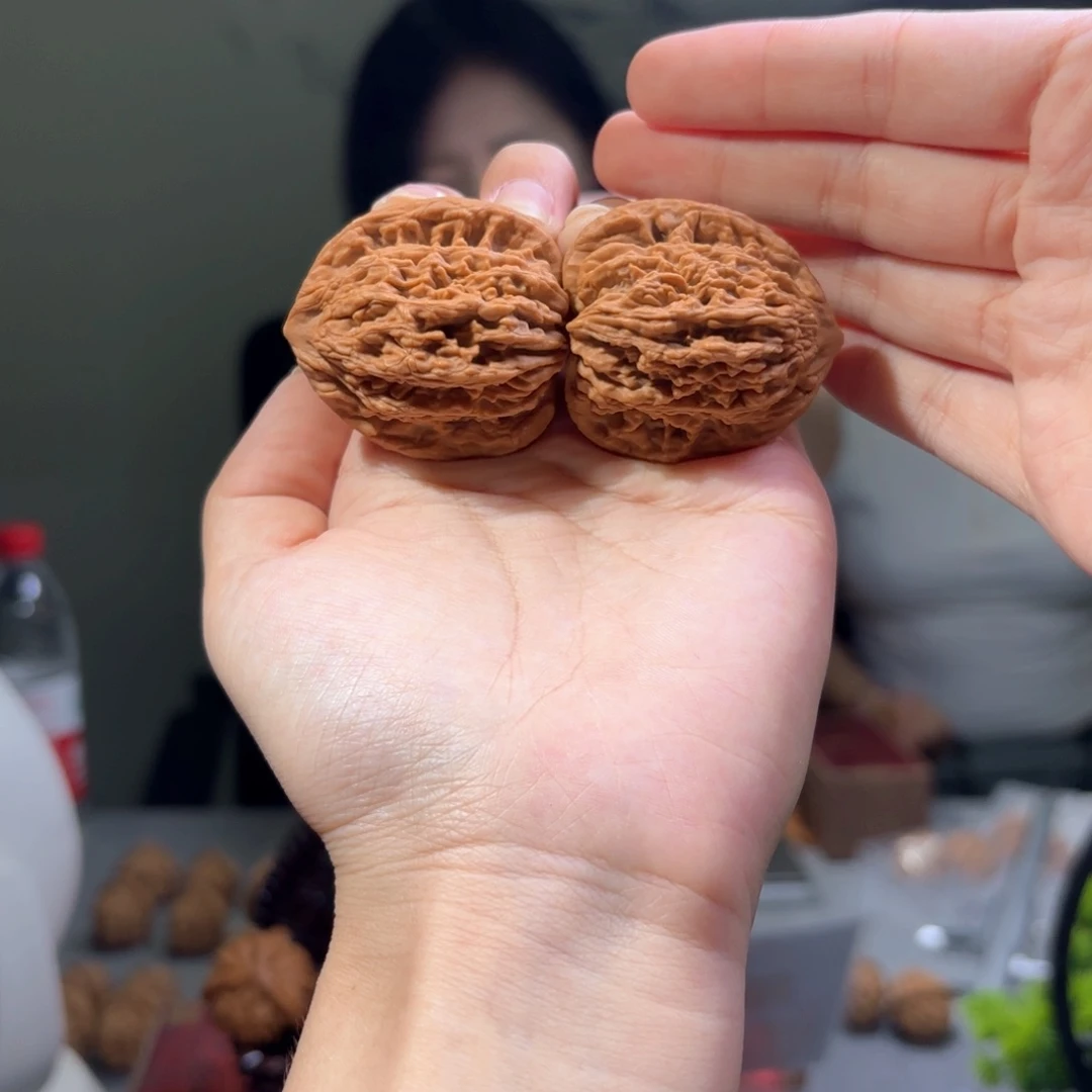 桃核吊坠老****40麦虎原生态