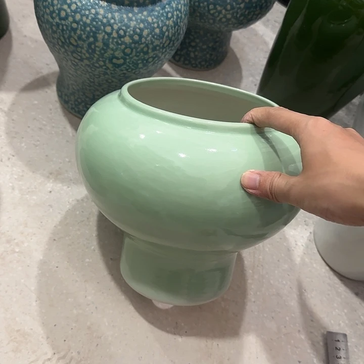 白泥花盆微瑕有孔