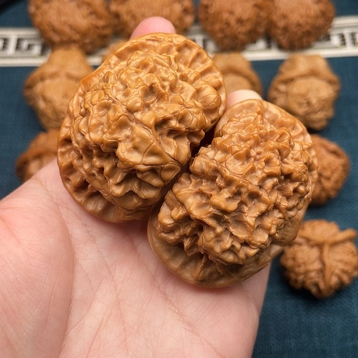 文玩核桃把件矮桩桃心麒麟纹官帽