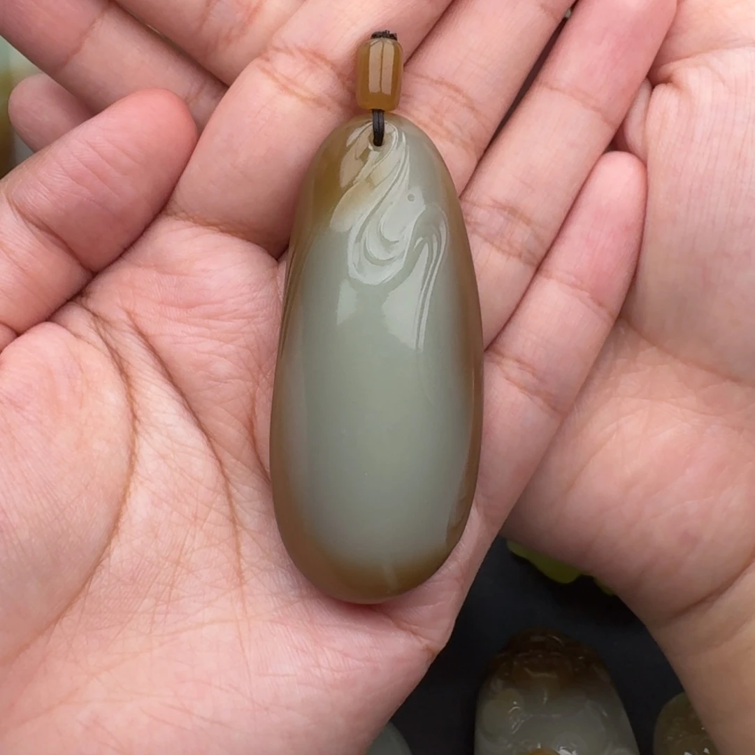 東***易颈饰未镶嵌和田玉