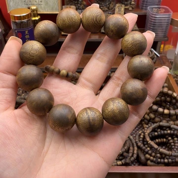 艳****沉香碎屑奇楠1.9圆珠23克