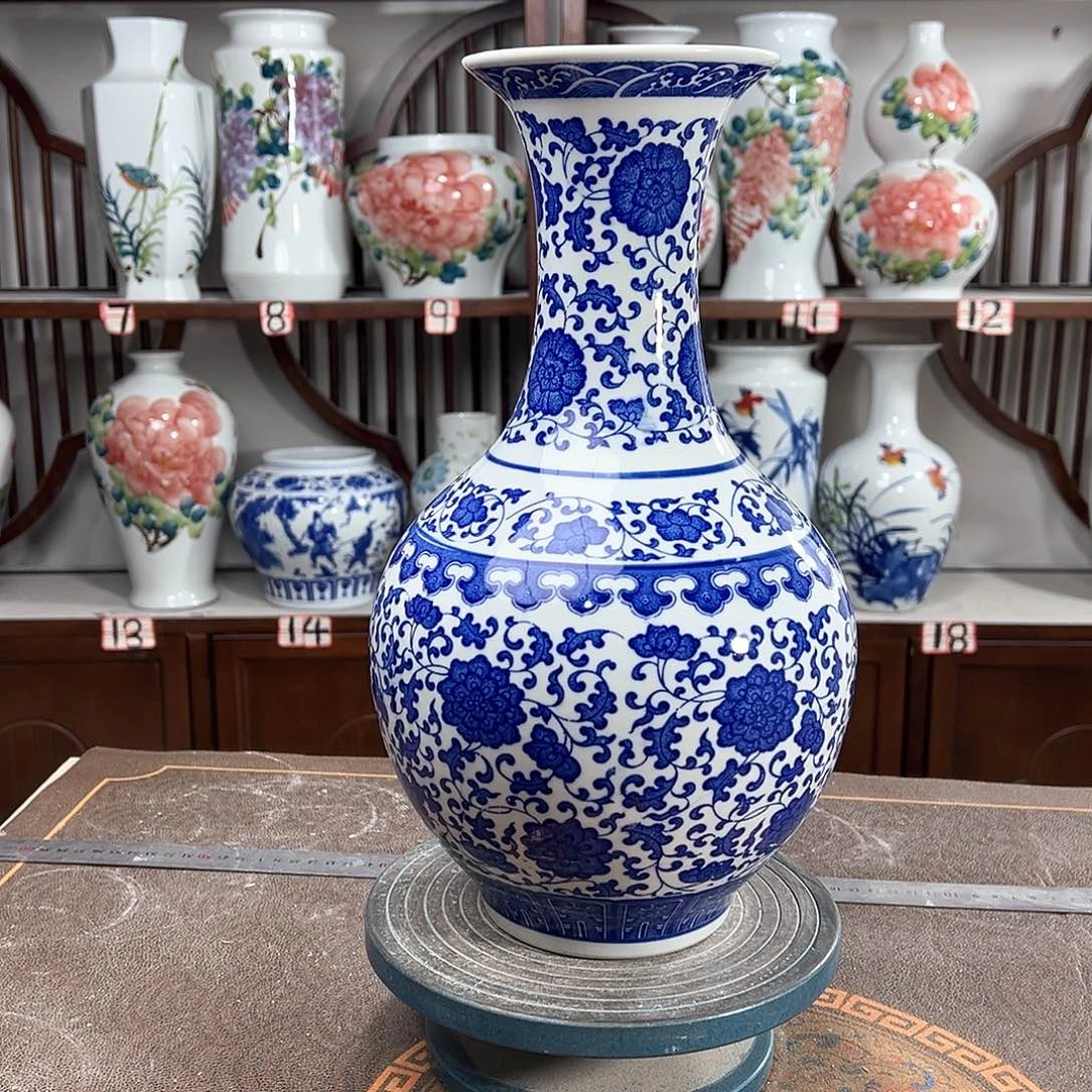 摆件景德镇陶瓷缠枝