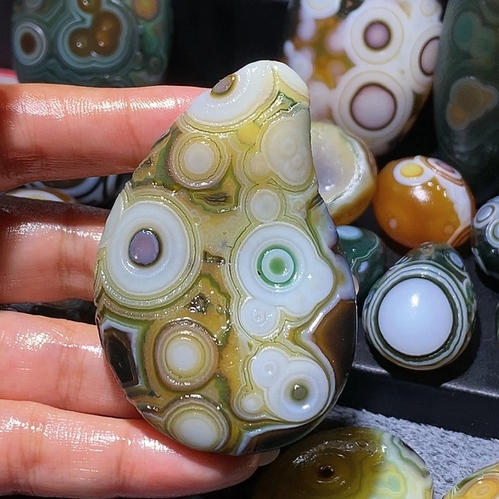 玛瑙/玉髓未镶嵌珠宝奇石30