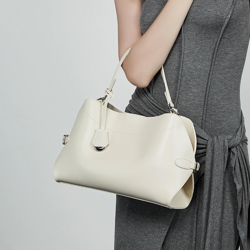 正品琳蒂袋鼠真皮单肩包新款女士小众高级感女包冬季上班族大容量