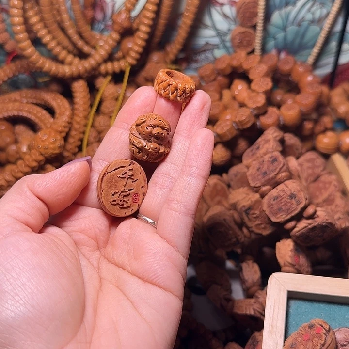 王***龙桃核手串猪三通平安福跑环