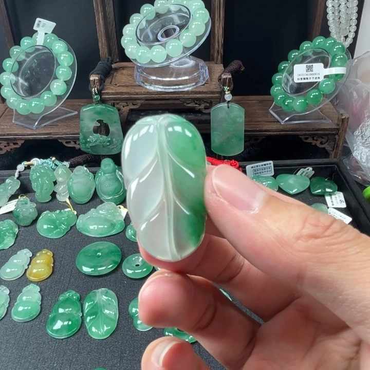 石英质玉颈饰未镶嵌