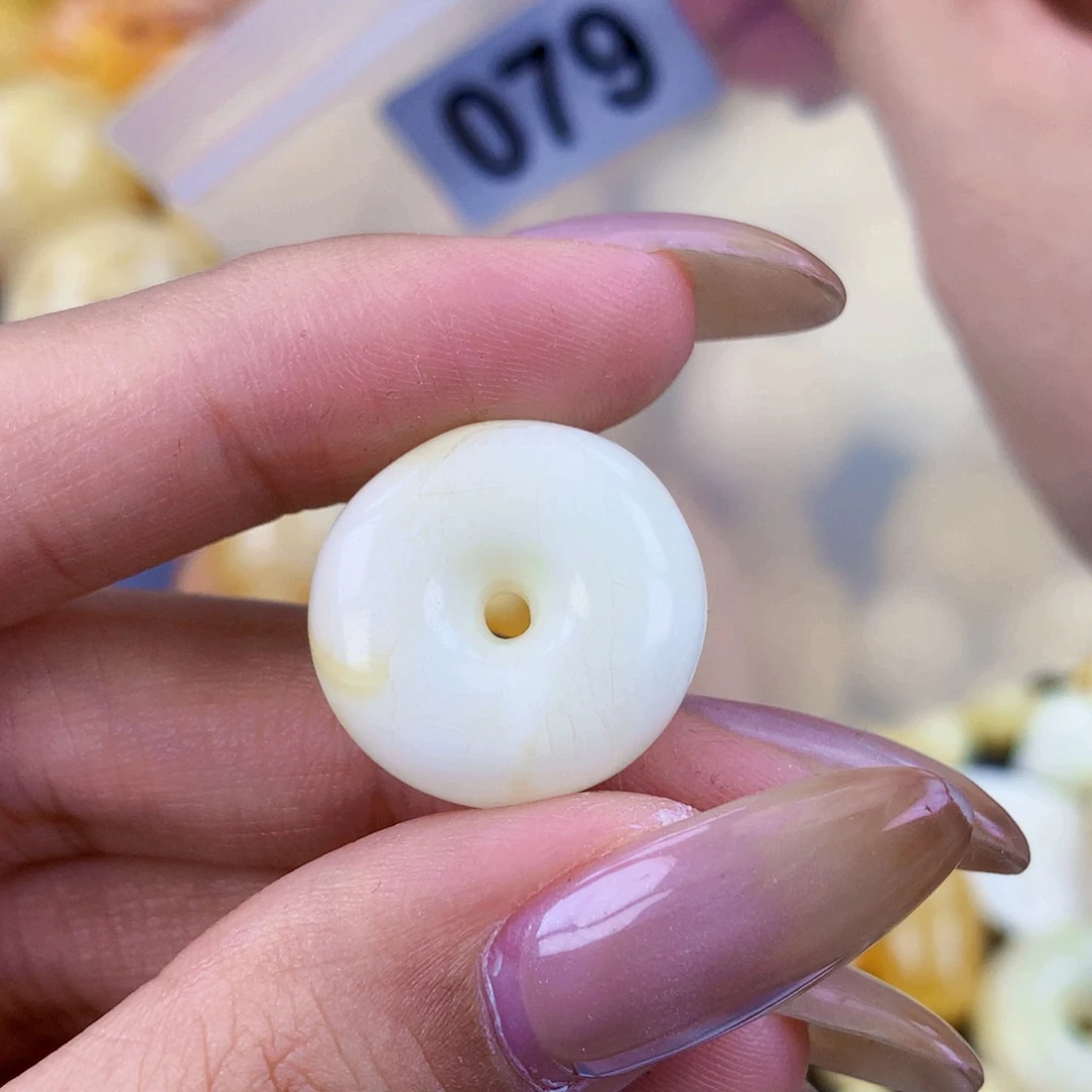 琥珀未镶嵌珠宝奇石20.6