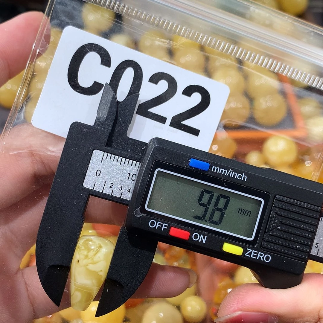 未镶嵌琥珀珠宝奇石