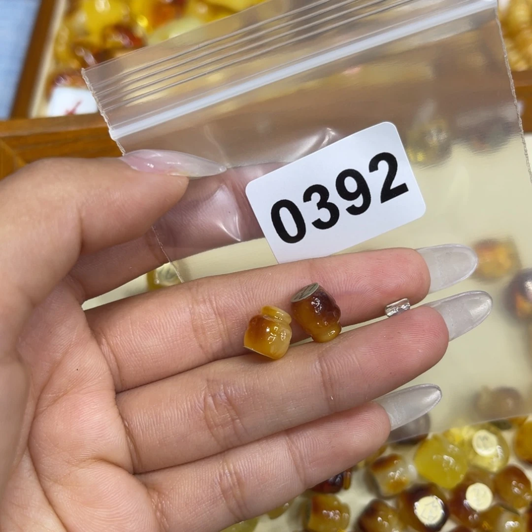 琥珀珠宝奇石未镶嵌