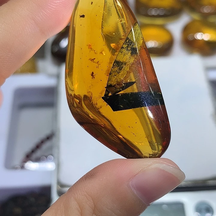 琥珀未镶嵌颈饰大叶子