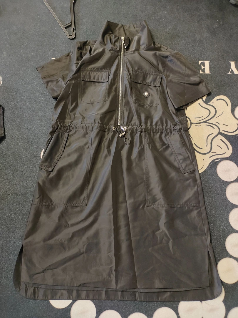 A300双口袋三角连身裙