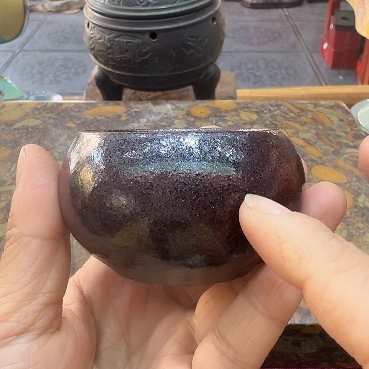 主人杯一个，瓷。。。品茗