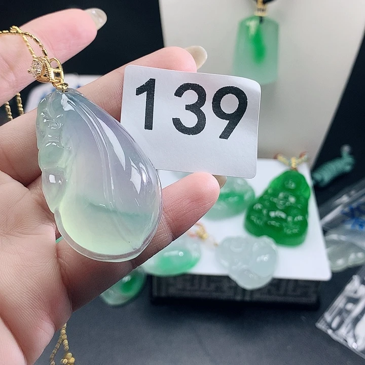 翡翠未镶嵌吊坠(赠链)