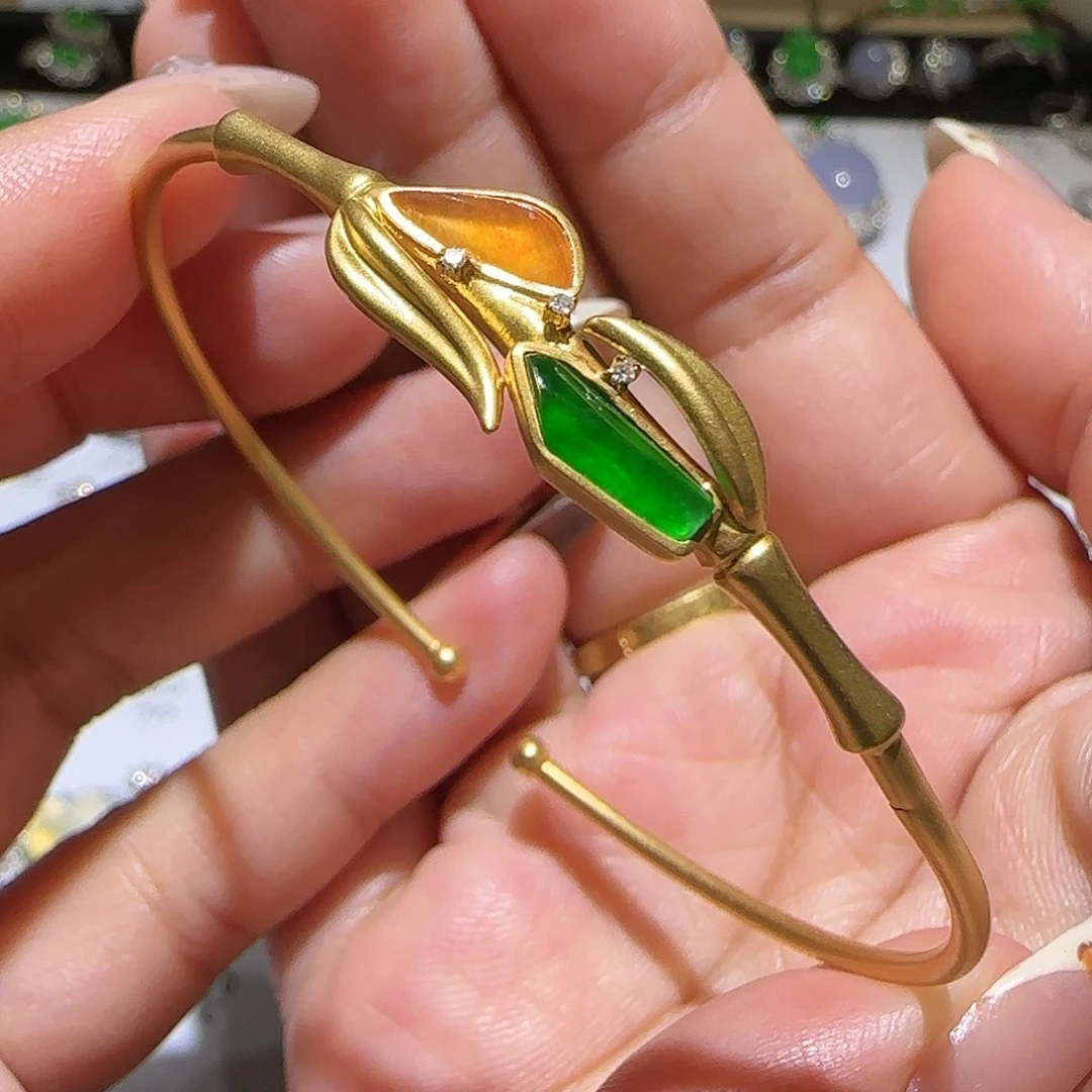 【闪购商品】18K金镶嵌手镯翡翠天然