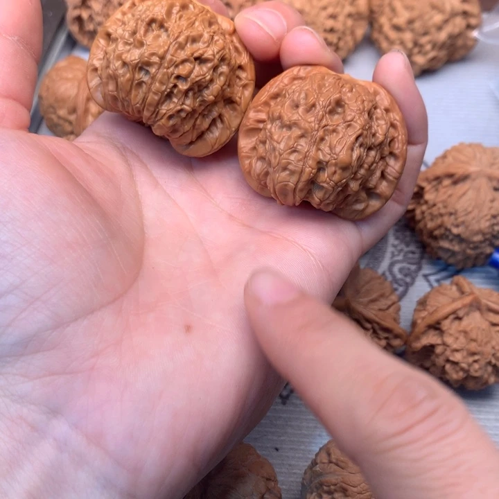 风***影把件文玩核桃血麒麟