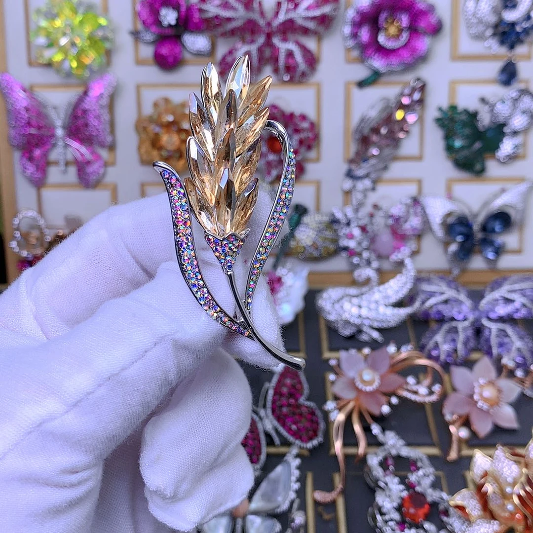 合成立方氧化锆铜胸针