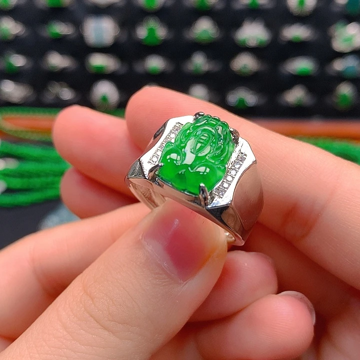 颈饰未镶嵌翡翠戒指