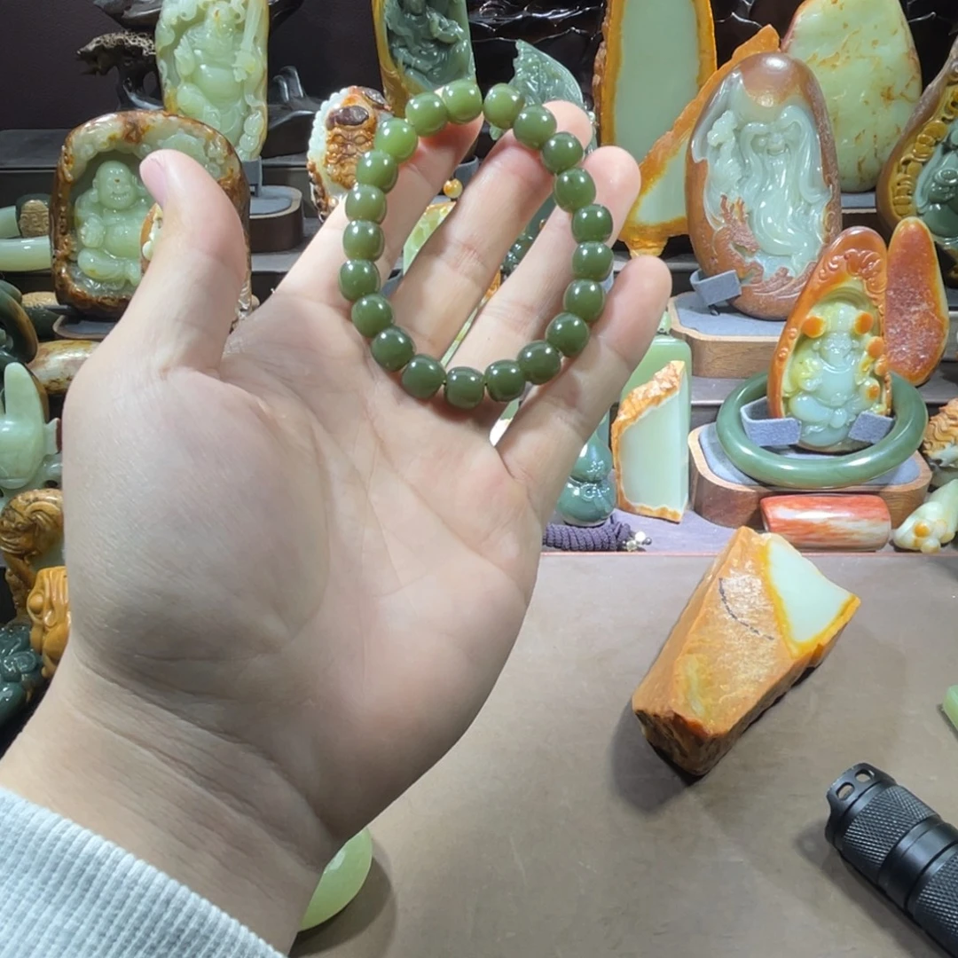 透闪石质玉未镶嵌珠宝奇石