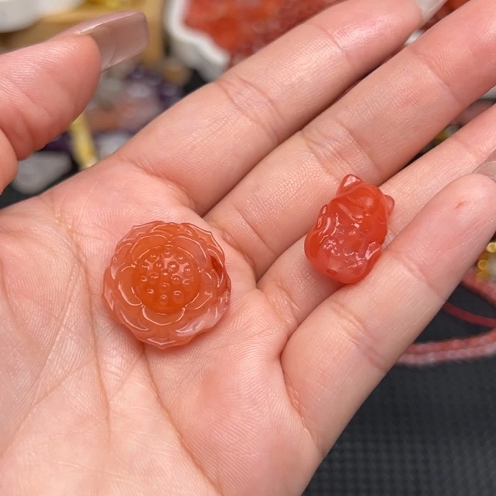 王***娟颈饰未镶嵌南红玛瑙