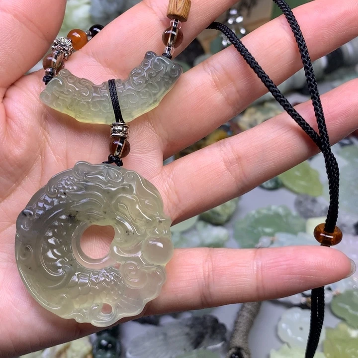 蛇纹石玉合金颈饰