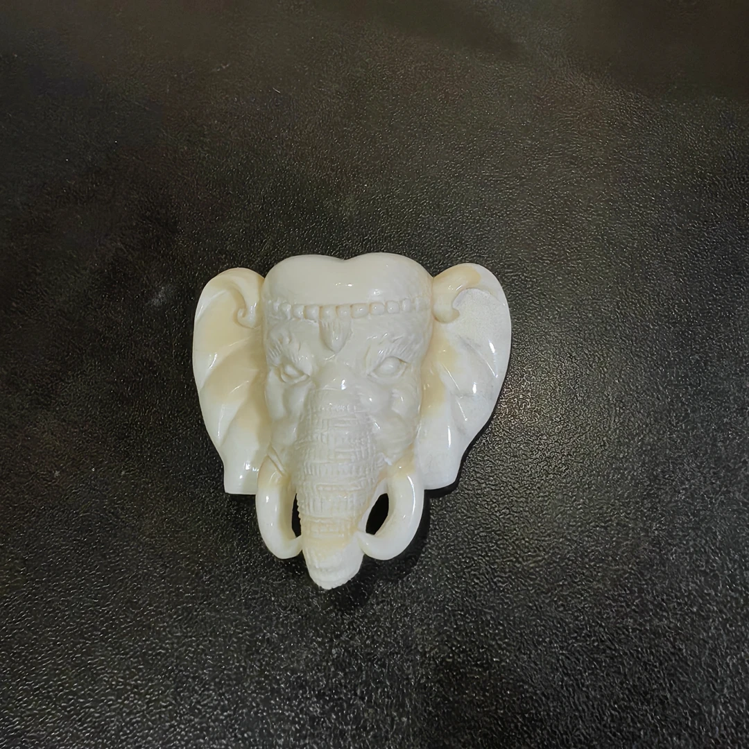 猛犸约25.6克雕刻件ZL741