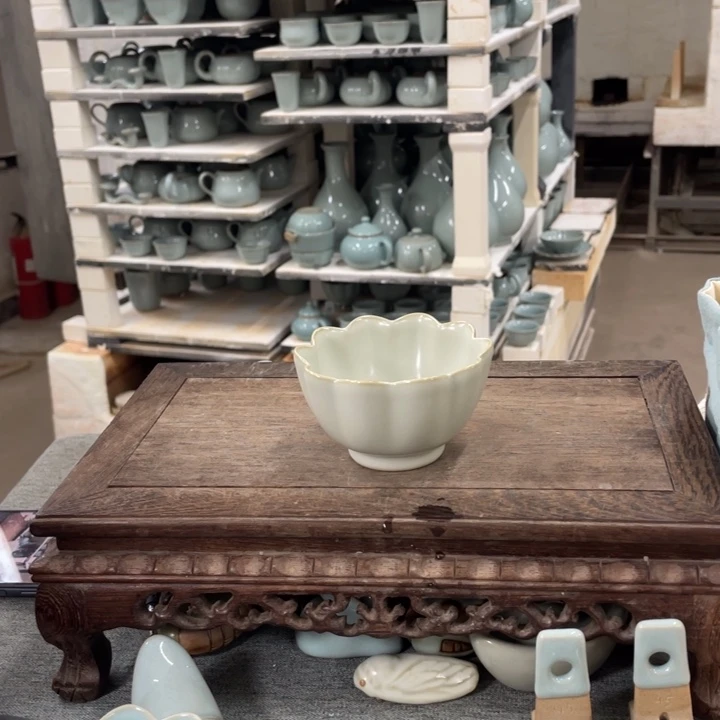 摆件月白支烧莲花杯