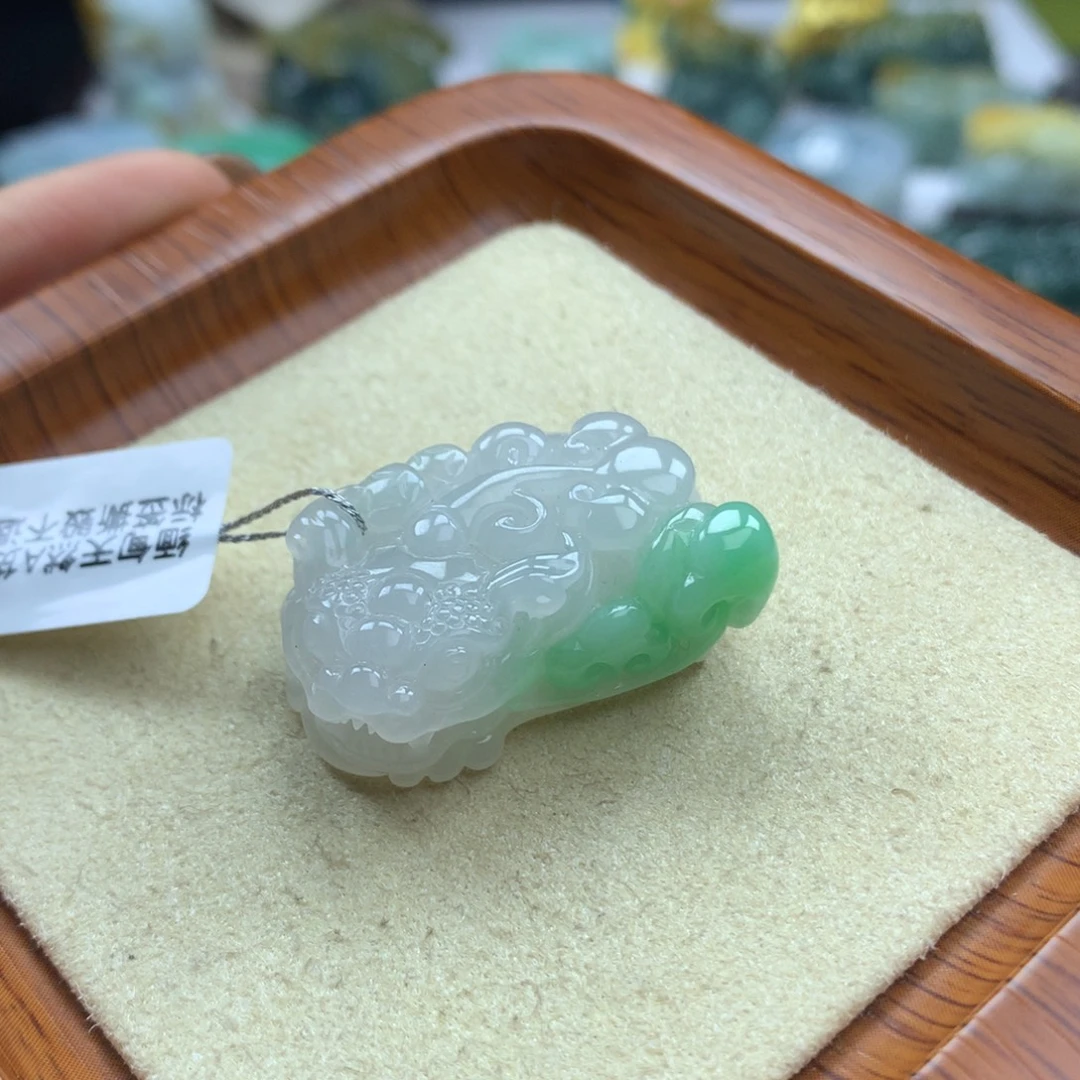 翡翠未镶嵌颈饰25
