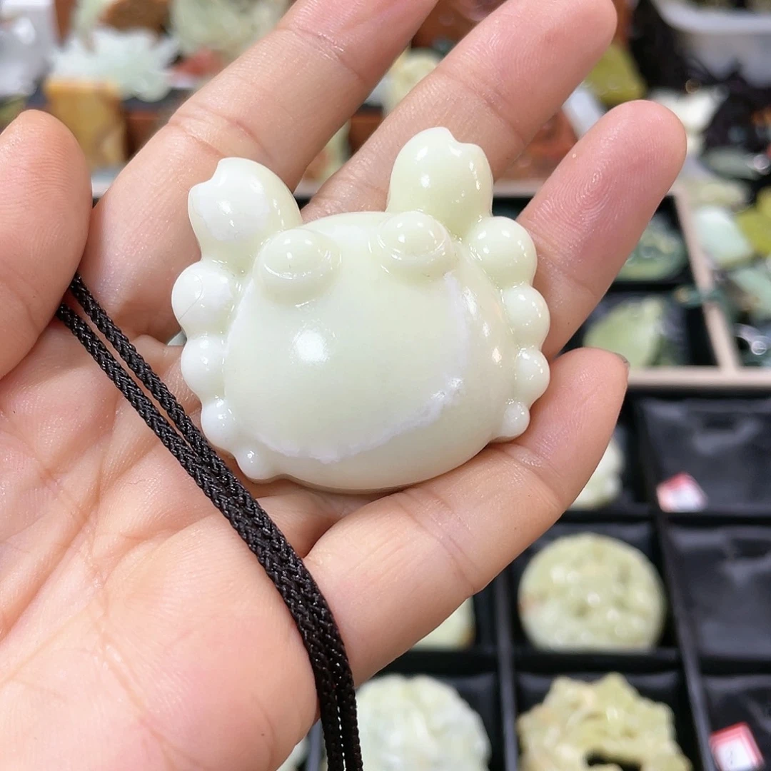 蛇纹石玉颈饰合金胖*财