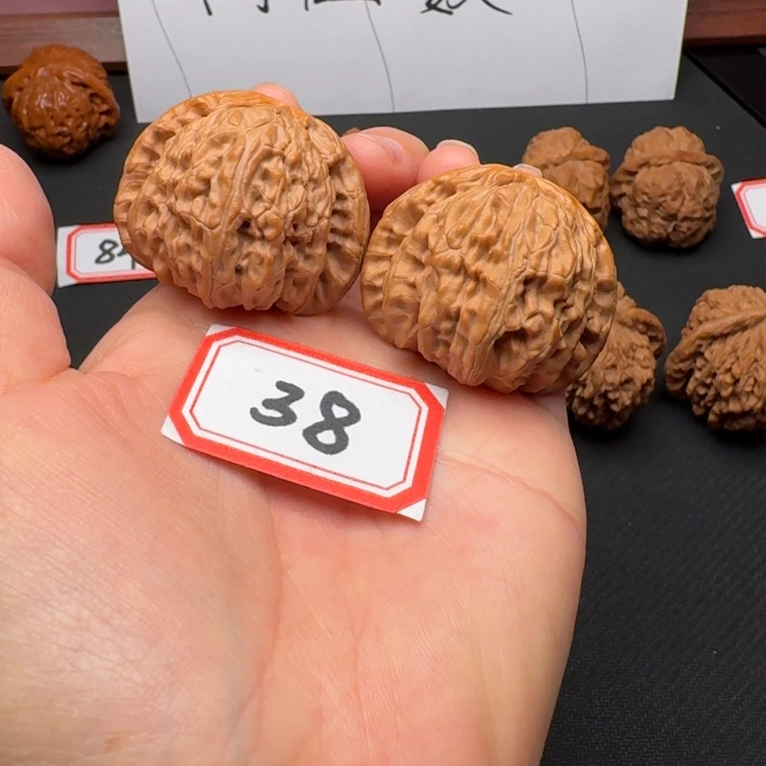 吊坠文玩核桃白狮子41尺