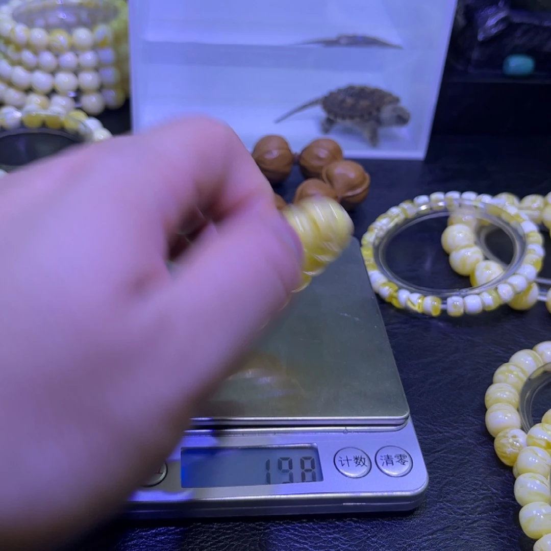 琥珀未镶嵌手链蜜蜡