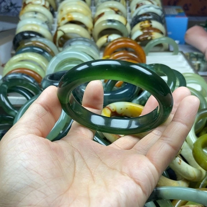 蛇纹石玉未镶嵌手镯