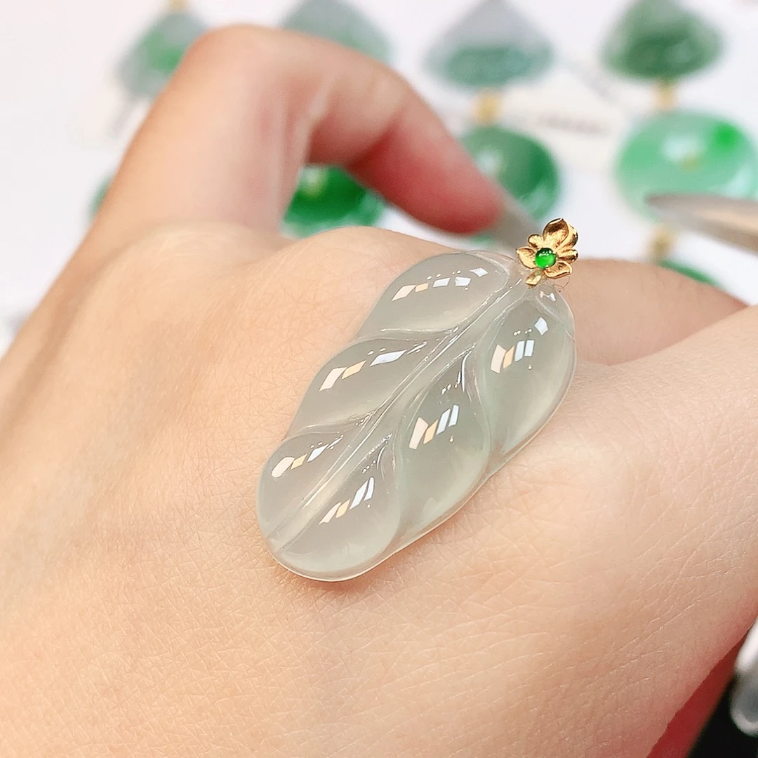 翡翠18K金镶嵌颈饰