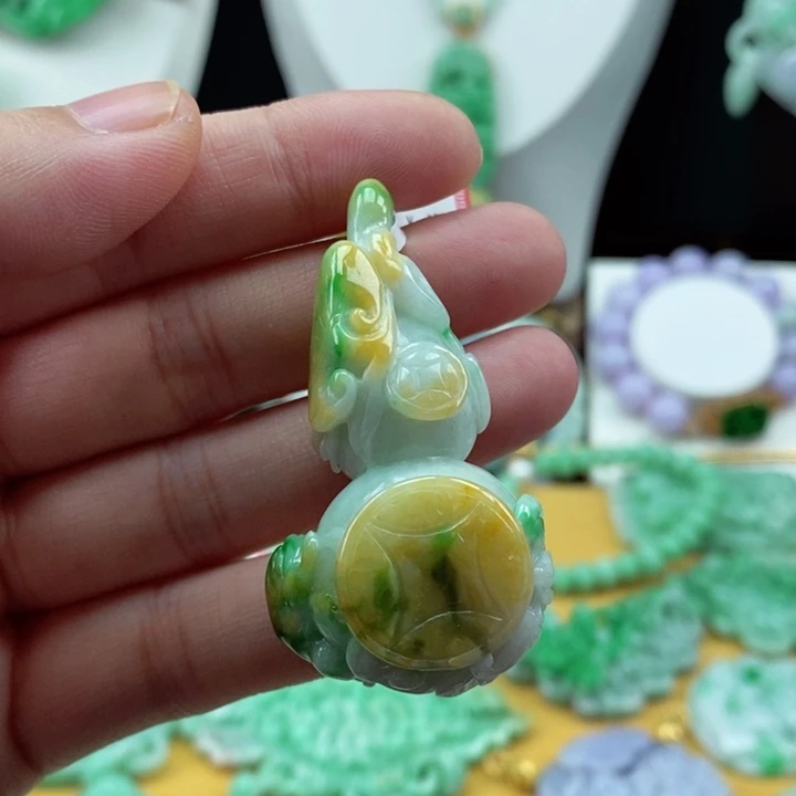 翡翠颈饰未镶嵌翡翠吊坠