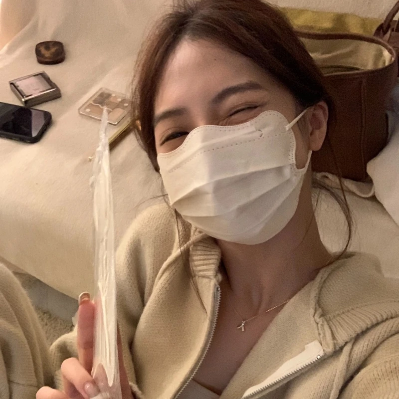 50只香草黄口罩白色独立包装一次性马卡龙色新款护眼角口罩显脸小