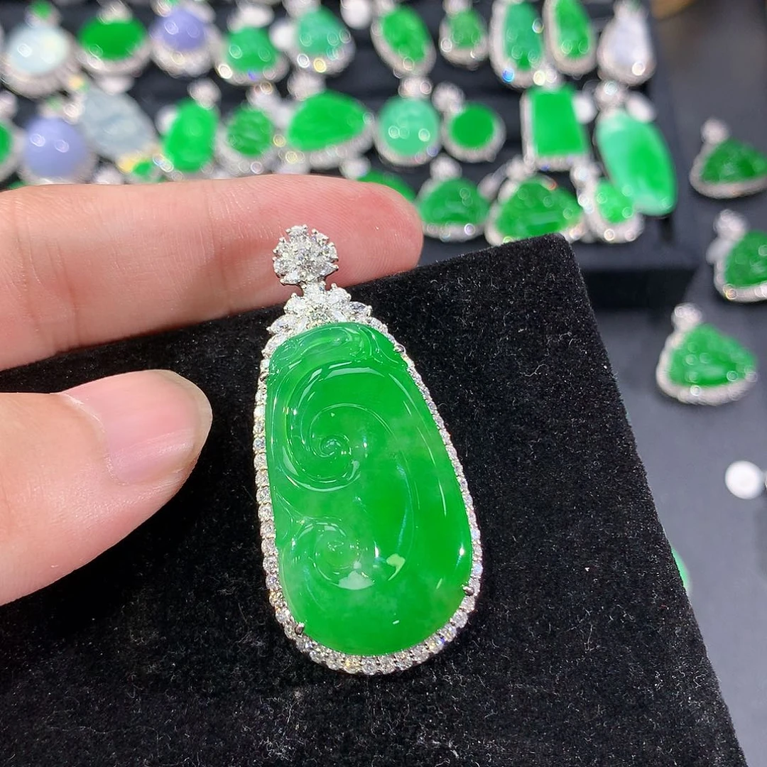 翡翠18K金镶嵌颈饰