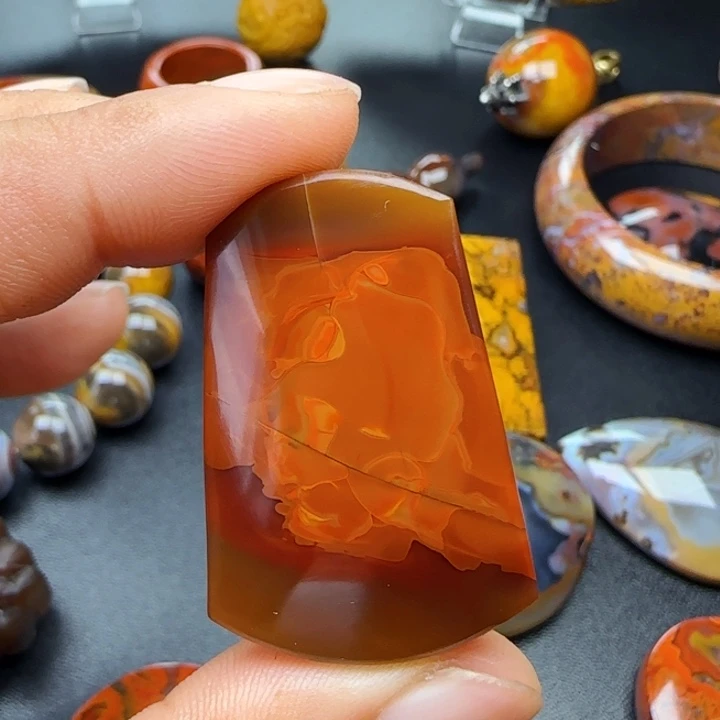 大***成玛瑙/玉髓首饰未镶嵌