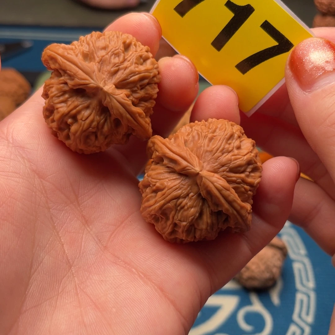 文玩核桃吊坠37全品球白（精品）717号