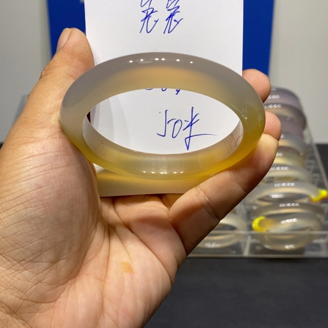 兔***财玛瑙/玉髓未镶嵌手镯