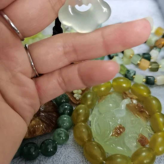 未镶嵌蛇纹石玉吊坠