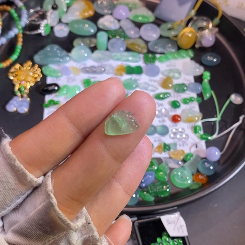 【闪购商品】翡翠挂件未镶嵌山