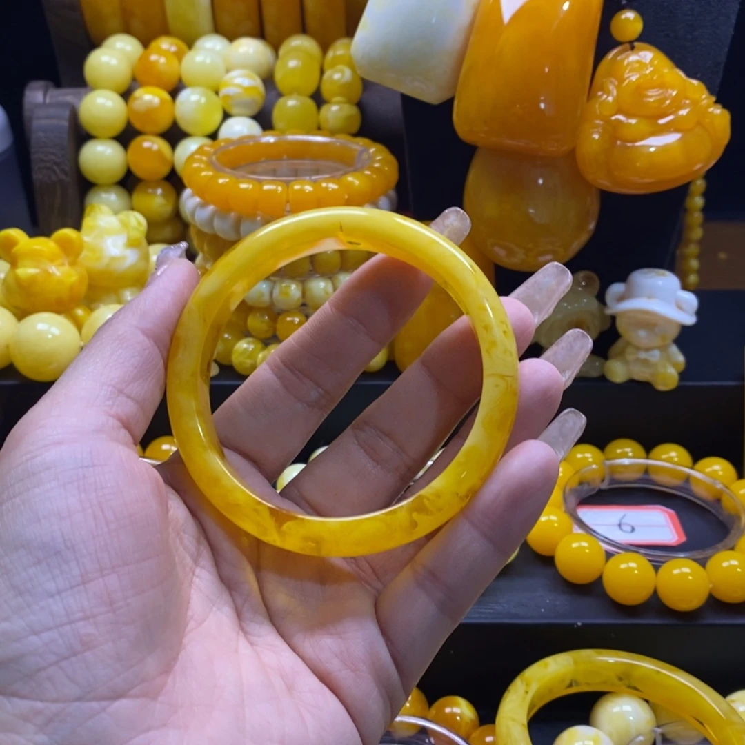 文***楠非金属鸡油黄飘花60镯