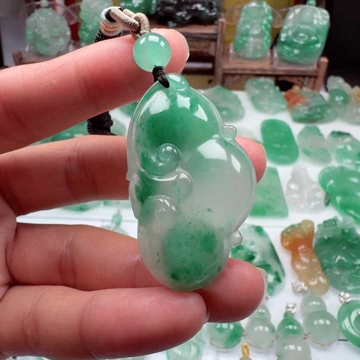 颈饰未镶嵌石英质玉
