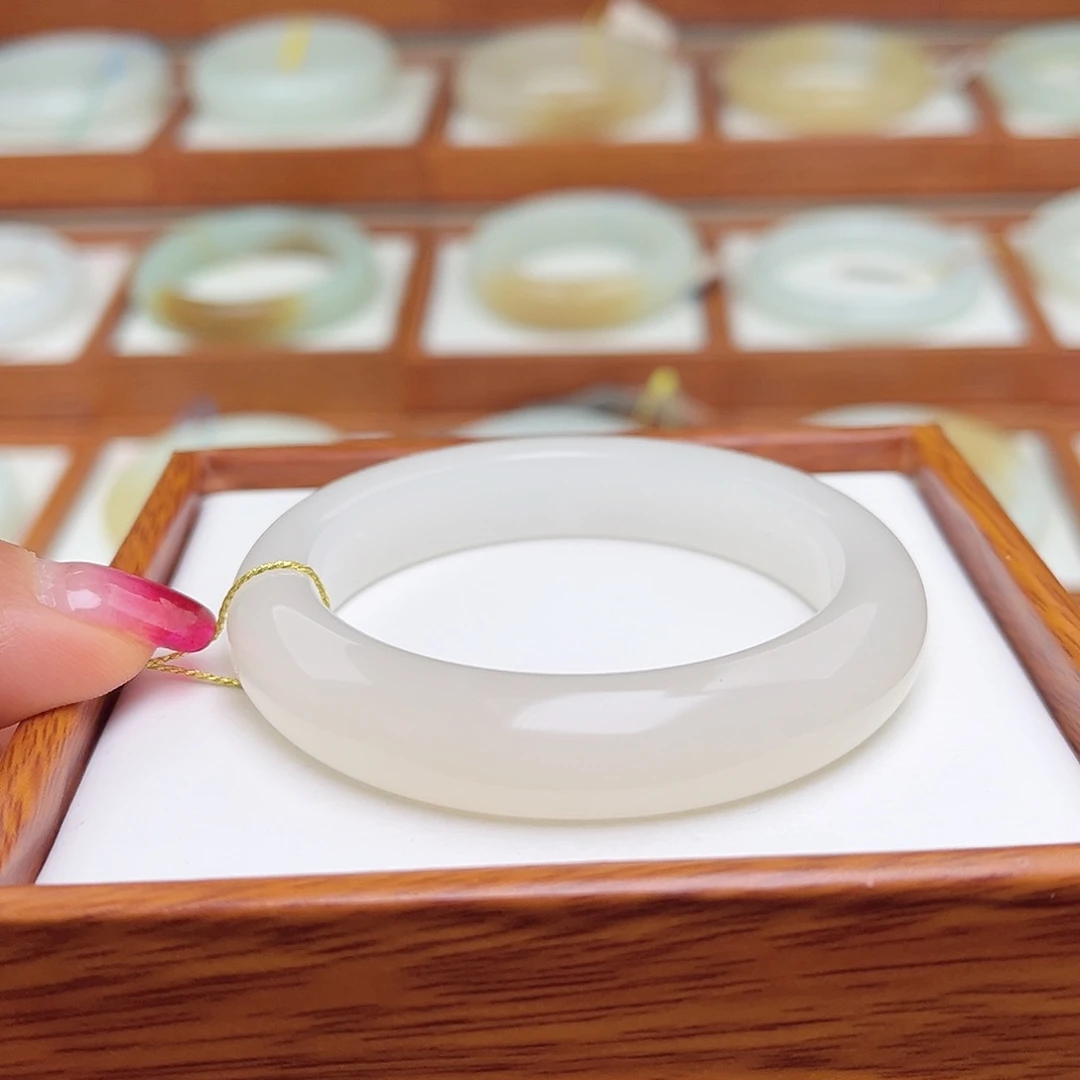 和田玉手镯未镶嵌51